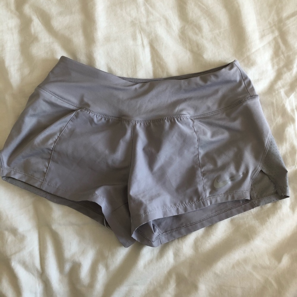 LIGHT GREY NIKE SHORTS